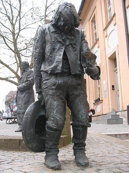 A monument to Kaspar in Ansbach, Germany.