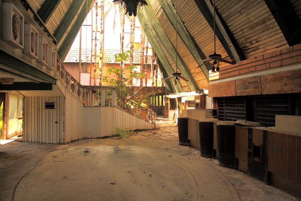 Abandoned: What Happened To Coco Palms Resort? (Photos) - The