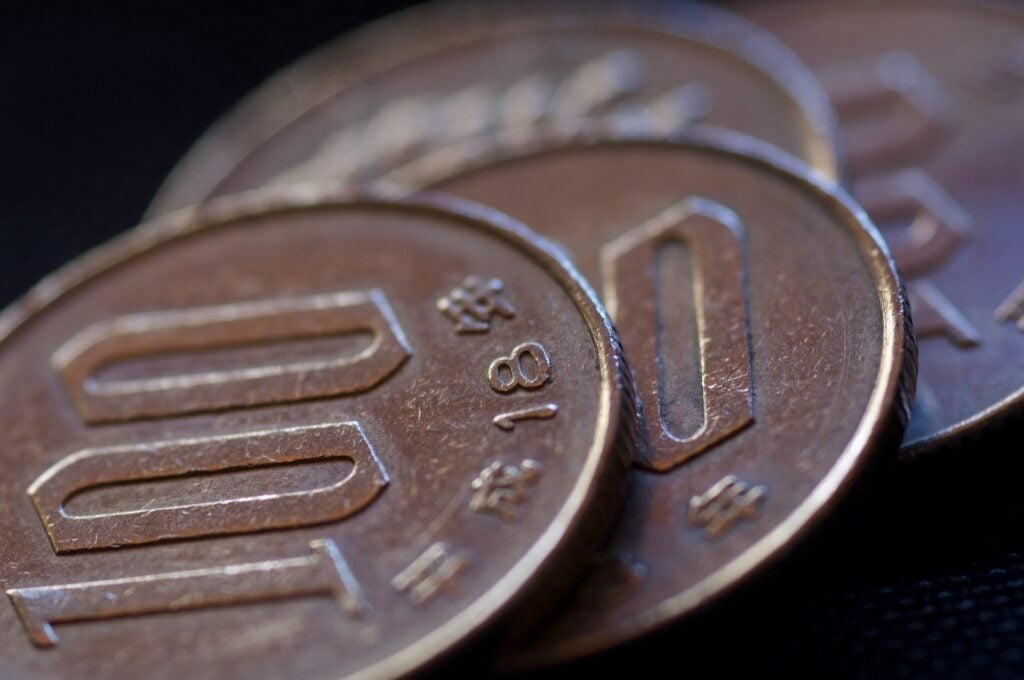 100 yen coins