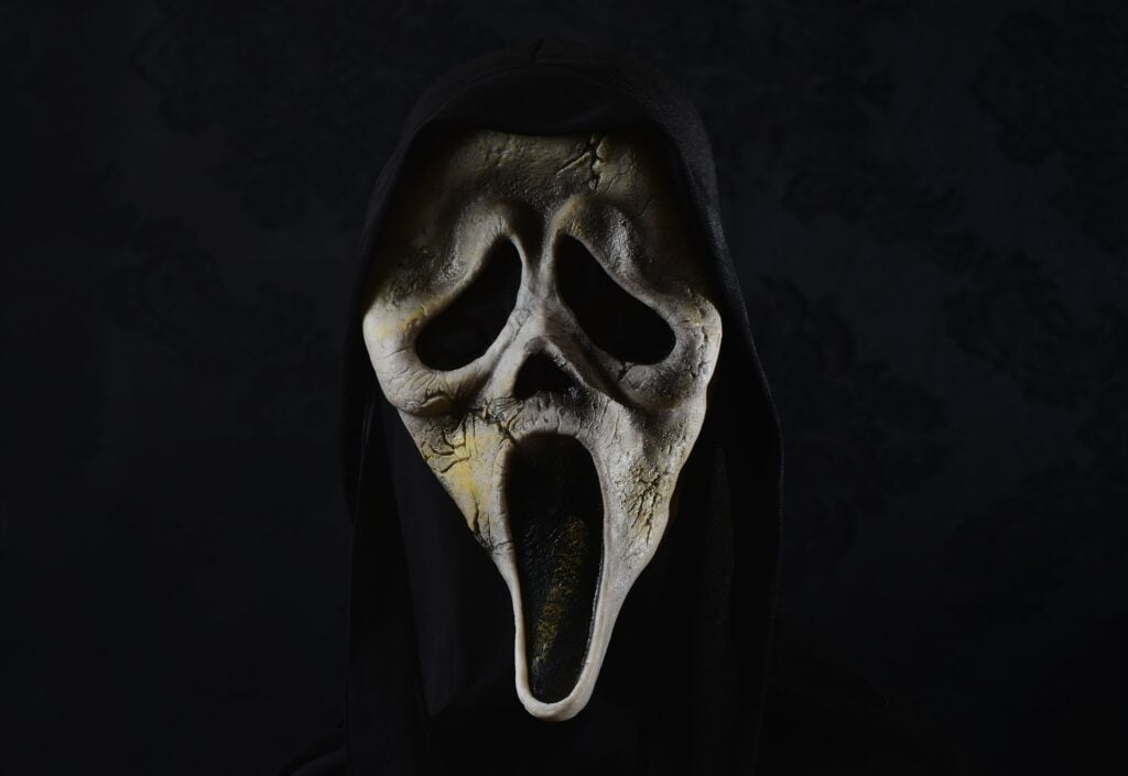 A Scream ghost-face mask