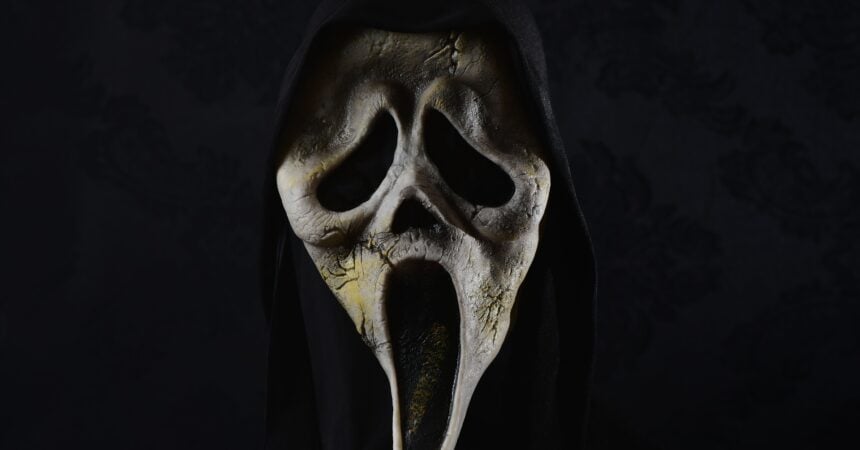A Scream ghost-face mask