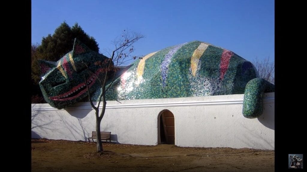 A giant Cheshire Cat at Alice Park, South Korea