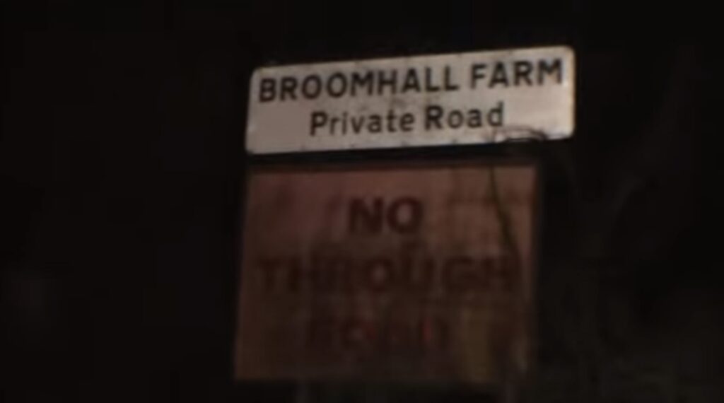 A UK road sign reading "BROOMHALL FARM/Private Road/NO THROUGH ROAD."