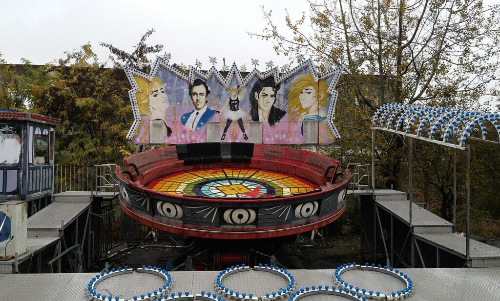 A large, colorful disc-shaped ride at Yongma Land
