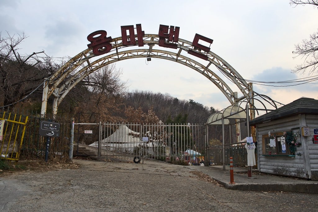 The main entrance of Yongma Land