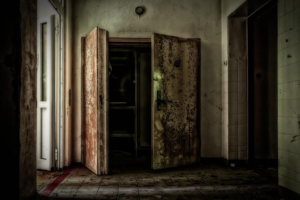an abandoned room with a double-door closet, both doors slightly open